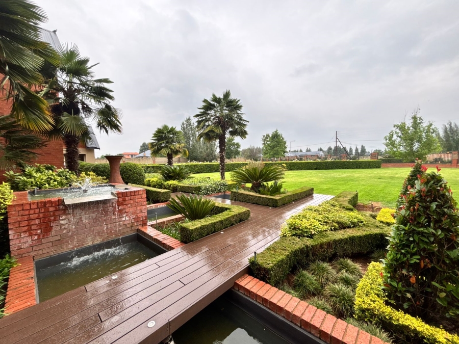 5 Bedroom Property for Sale in Grimbeeck Park North West